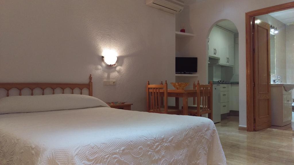 Apartamentos Berlin サン・ペドロ・デル・ピナタル エクステリア 写真